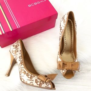 BCBGirls Logo Larry Bow Heels